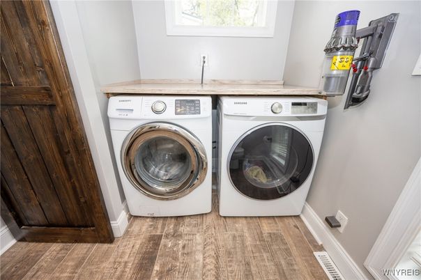 Interior, Utility Closets, Washer, Wood Texture Flooring