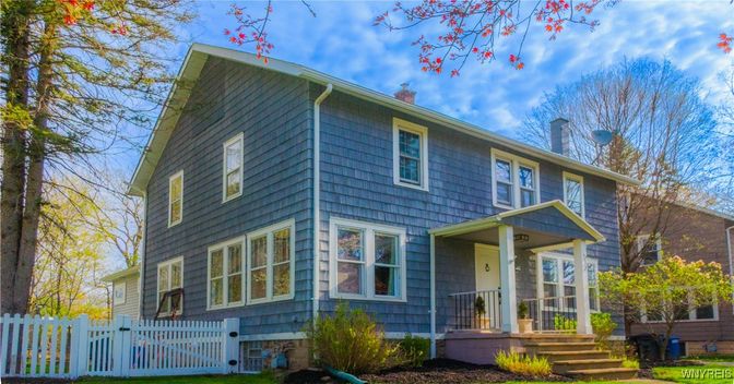 Exterior, Facade, American Foursquare