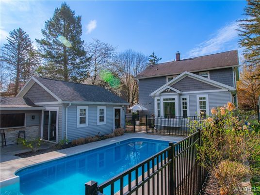 Exterior, Pool