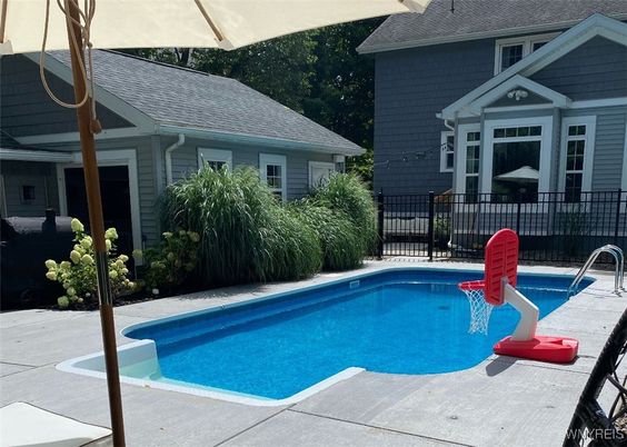 Exterior, Pool