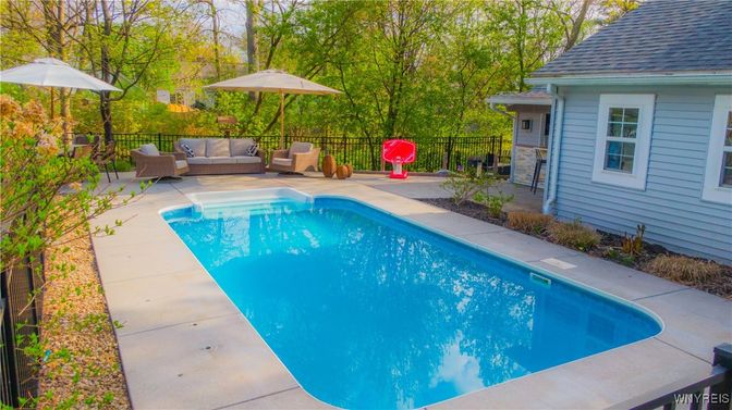 Exterior, Pool