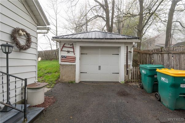 Detached Garage, Exterior