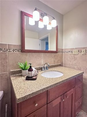 Bathroom, Dual Sink Vanities, Interior