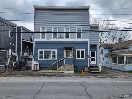 Exterior, Facade, Rowhouse