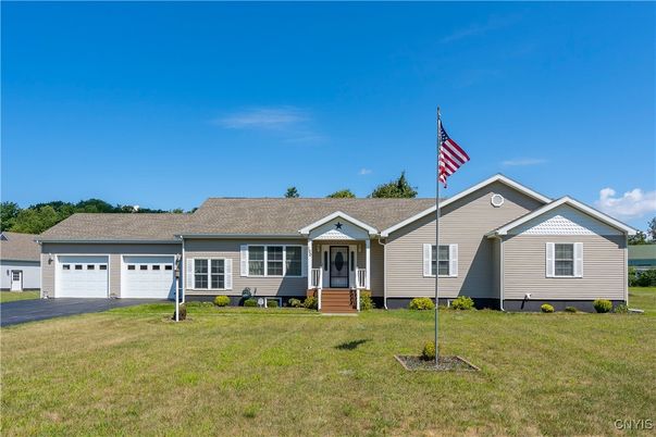 Attached, Exterior, Facade, Ranch