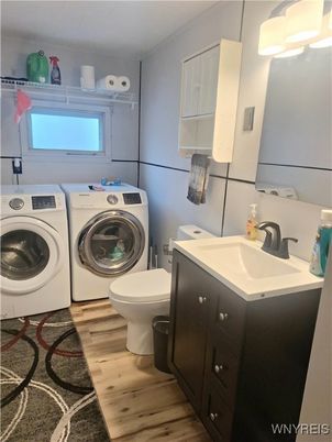 Interior, Washer, Wood Texture Flooring