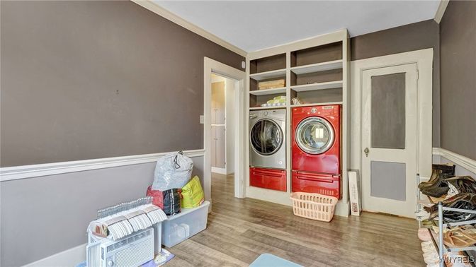 Interior, Utility Closets, Washer, Wood Texture Flooring