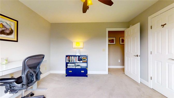 Home Office, Interior