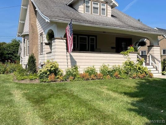 Exterior, Facade, Cape Cod