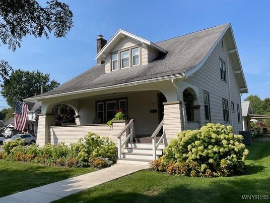 Exterior, Facade, Cape Cod