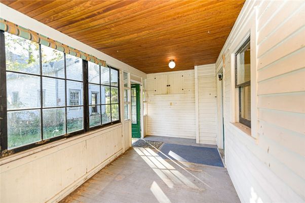 Empty room, Interior, Wooden Ceilings