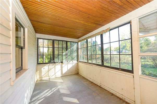 Empty room, Interior, Sun Room, Wooden Ceilings