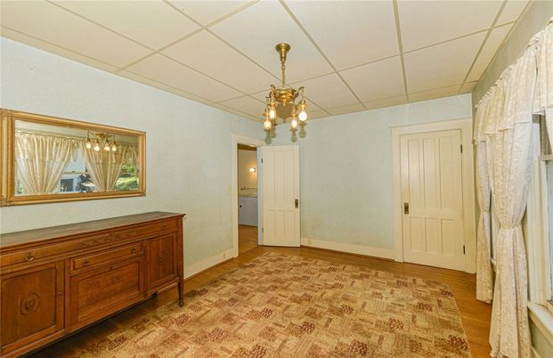 Empty room, Interior, Pendant Lights, Wood Texture Flooring