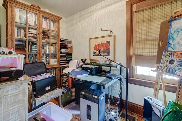 Home Office, Interior