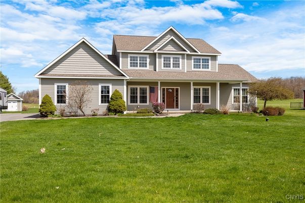 Exterior, Facade, Farmhouse
