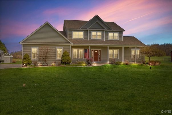 Exterior, Facade, Farmhouse