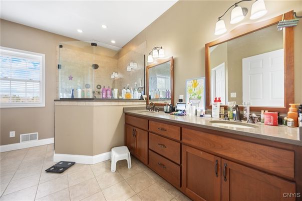 Bathroom, Dual Sink Vanities, Interior, Recessed Lighting
