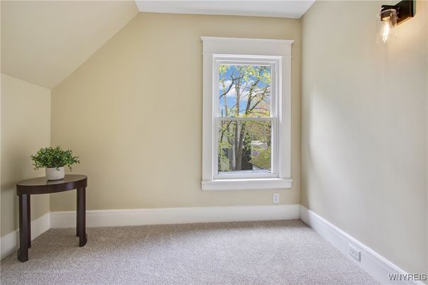 Empty room, Interior