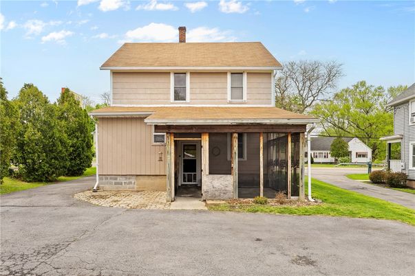 Exterior, Facade, American Foursquare
