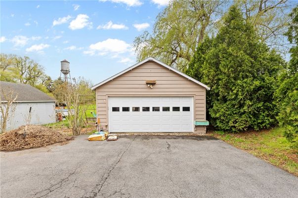 Detached Garage, Exterior