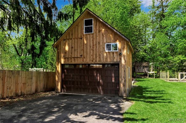 Detached Garage, Exterior