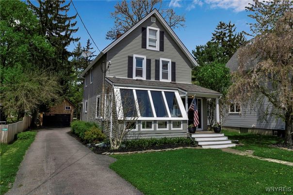 Exterior, Facade, Queen Anne Victorian