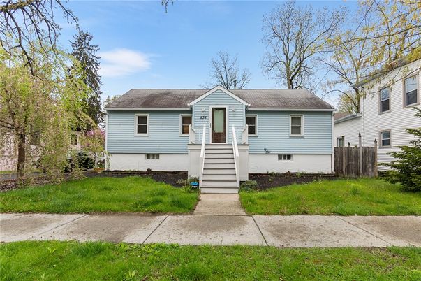 Exterior, Facade, Raised Ranch