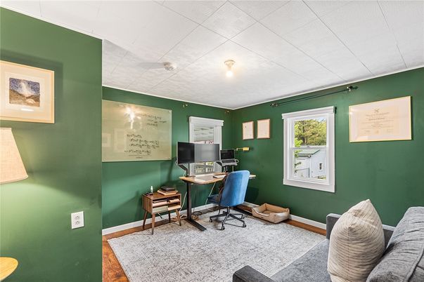 Home Office, Interior