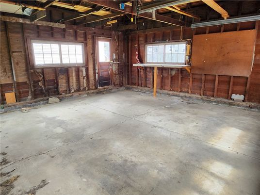 Empty room, Interior, Wooden Beams, Wooden Walls