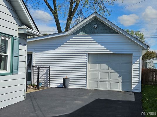 Detached Garage, Exterior