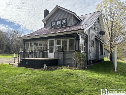 Exterior, Facade, Farmhouse