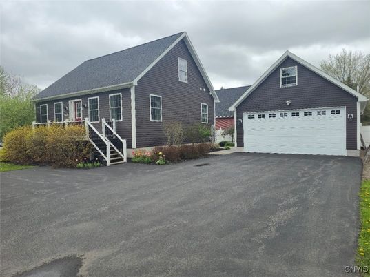 Attached, Exterior, Facade, Cape Cod