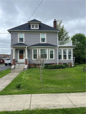 Exterior, Facade, American Foursquare