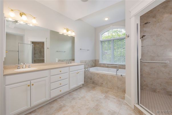 Bathroom, Dual Sink Vanities, Interior, Recessed Lighting