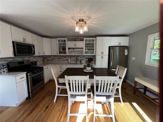 Dining room, Interior, Kitchen, Stainless Steel Appliances, Wood Texture Flooring