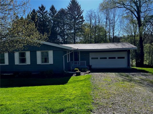 Attached, Exterior, Facade, Ranch