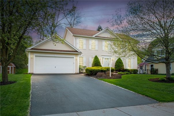 Attached, Exterior, Facade, Farmhouse