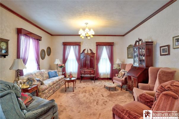 Chandelier, Interior, Living room