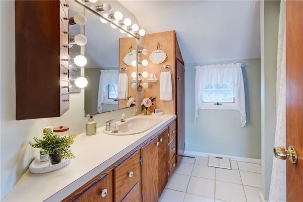Bathroom, Dual Sink Vanities, Interior