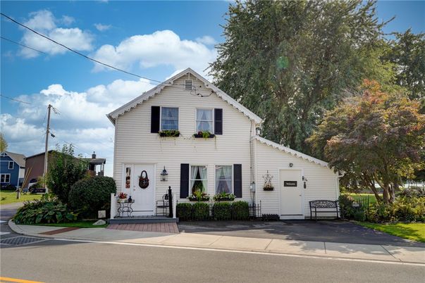 Attached, Exterior, Facade, Farmhouse