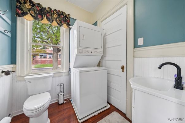Interior, Utility Closets, Washer, Wood Texture Flooring