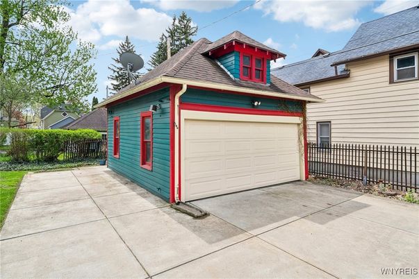 Detached Garage, Exterior