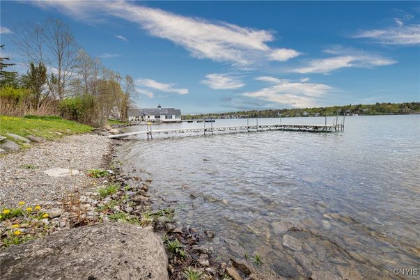 Exterior, Lake