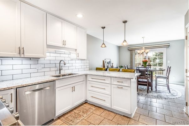 Dining room, Interior, Kitchen, Pendant Lights, Recessed Lighting, Stainless Steel Appliances