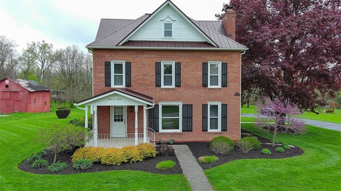 Exterior, Facade, Brick Facade, Georgian