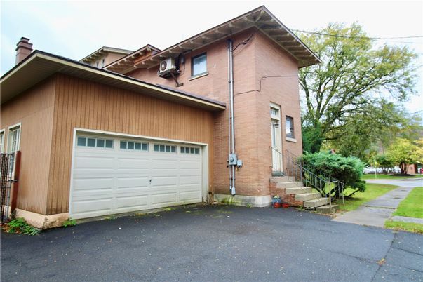 Detached Garage, Exterior