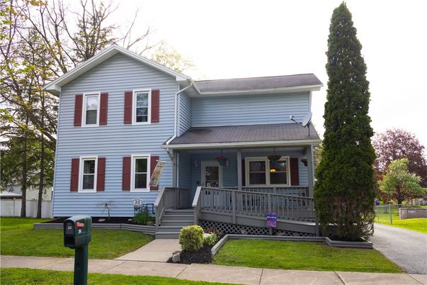 Exterior, Facade, Queen Anne Victorian