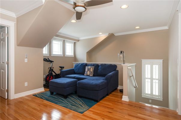 Fitness Equipment, Interior, Recessed Lighting, Wood Texture Flooring