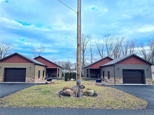Attached, Exterior, Facade, Ranch