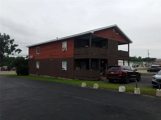 Exterior, Facade, Modern